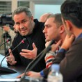 Смех, сузе и патријархалност