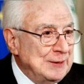 Преминуо Франческо Косига
