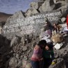 Чилеански рудари добили храну и воду