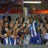 Титулу посветио Пепу, Моу и Робсону