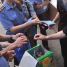 Полиција мењала лизалице за цигарете 