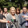 СНС: Власт се заклања иза кризе