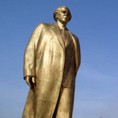 Храм демократије уместо Хоџине пирамиде