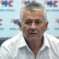 НС: Влада бежи од проблема