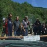 Mештани блокирали улаз у село