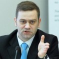Стефановић: Неодговорно звецкање оружјем