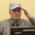 Младић под надзором лекара
