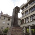 Затвор за бившег конзула