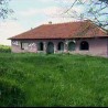Задња кућа, Србија
