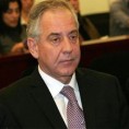 Санадеру укинут притвор