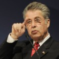 Фишер: Или гласајте или изађите напоље