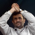 Ахмадинежад избегао ципелу