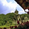 Задња кућа, Србија