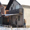 Отац држао децу као таоце