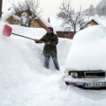 Завејане комшије