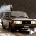 Уградио пећ на дрва у „волво“!