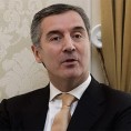Ђукановић тражи гаранције да се повуче?