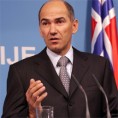Јанша се вади на беспарицу
