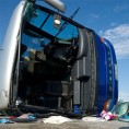 Преврнуо се аутобус, 30 деце повређено