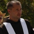 Фра Шиме побегао са банкарком