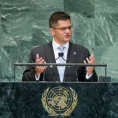 Конфликте решавати мировним процесима