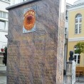 Мустафа: Смањити тензије због споменика