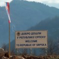 Српска застава на излазу из Сарајева