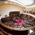 Сваки пети посланик на суду?