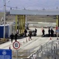 Срби блокирали пут у Зубином Потоку