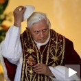 Папа се повлачи крајем фебруара
