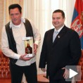 Дачић поклонио ракију Медсену