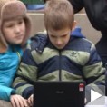 Родитељи шпијунирају децу на Фејсбуку 