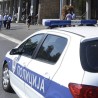 Запалио себе и полицајца у суду