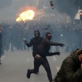 Молотовљеви коктели на полицијску станицу