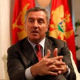 Ђукановић поново оптужио Коштуницу