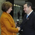 Од Дачића шал, од Тачија огрлица