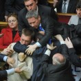 Молебан против туча у украјинском парламенту