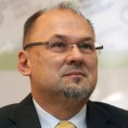 Кацин осудио протесте против ћирилице