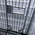 Побегао затвореник са пет талаца