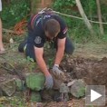 Спасиоци откопавају затрпаног бунарџију