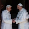 Папа Бенедикт се вратио у Ватикан