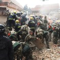 Срушила се зграда у Кини, десетине затрпане