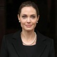 Након мастектомије, Анђелина уклања јајнике