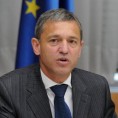 Дежер оптимиста по питању датума