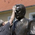 Туђманов споменик и у Осијеку