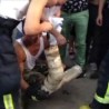 Беба жива извучена из цеви!