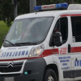 Девојка убодена ножем