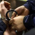 Привођење због кријумчарења оружја 