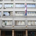 Прозор са Скупштине пао међу пролазнике