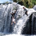 Моника због Кусте скакала и са водопада 